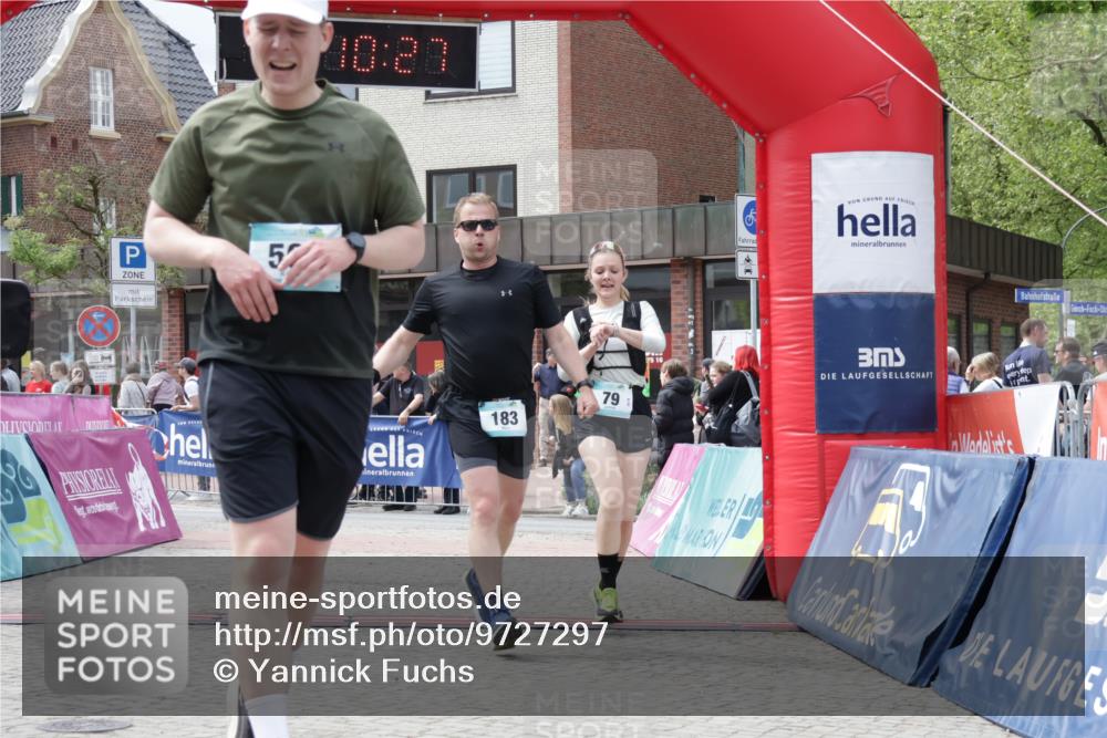10.05.2026 - 8. Wedeler Halbmarathon Yannick Fuchs http://msf.ph/oto/9727297 10.05.2026 12:10:25 Ziel 79, 87, 183, 311, 505 meine-sportfotos.de