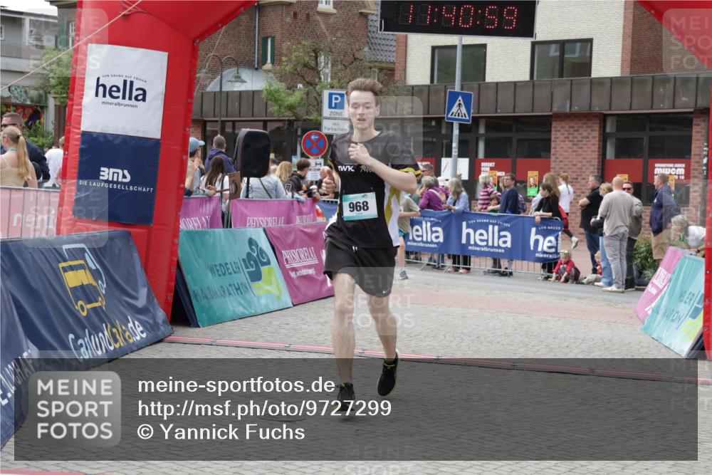 10.05.2026 - 8. Wedeler Halbmarathon Yannick Fuchs http://msf.ph/oto/9727299 10.05.2026 11:40:57 Ziel 957, 968, 2190 meine-sportfotos.de