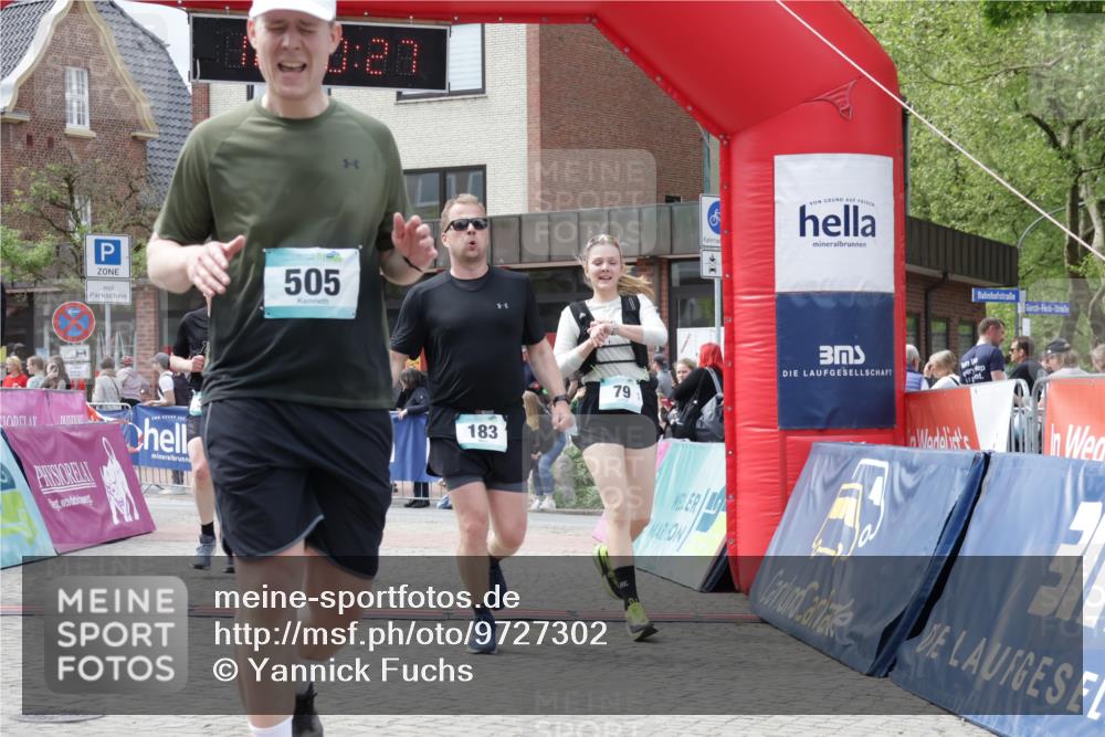 10.05.2026 - 8. Wedeler Halbmarathon Yannick Fuchs http://msf.ph/oto/9727302 10.05.2026 12:10:25 Ziel 79, 87, 183, 311, 505 meine-sportfotos.de