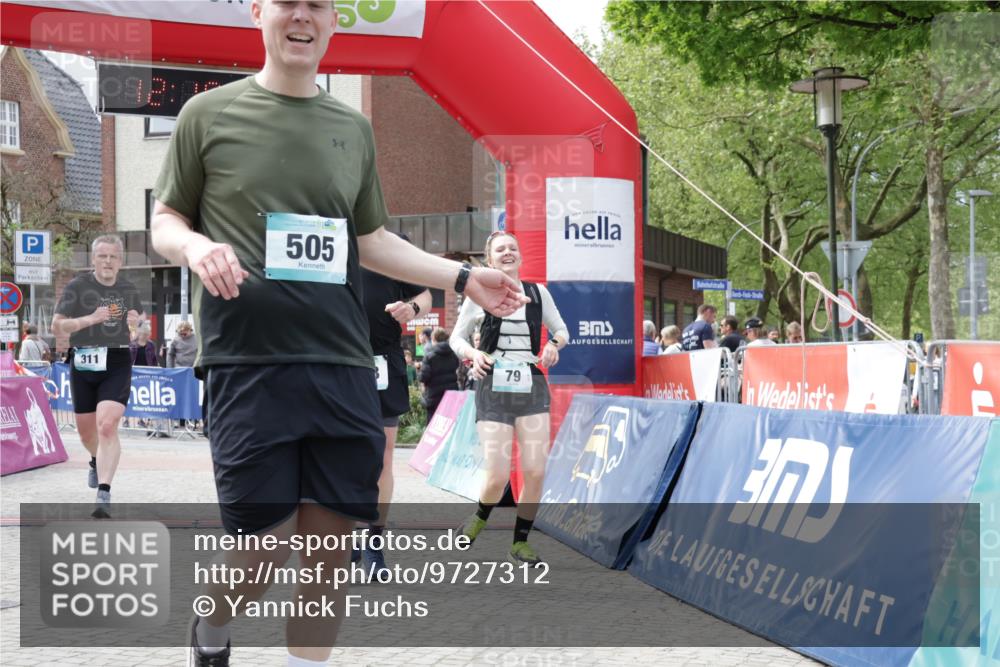 10.05.2026 - 8. Wedeler Halbmarathon Yannick Fuchs http://msf.ph/oto/9727312 10.05.2026 12:10:26 Ziel 79, 87, 183, 311, 505 meine-sportfotos.de