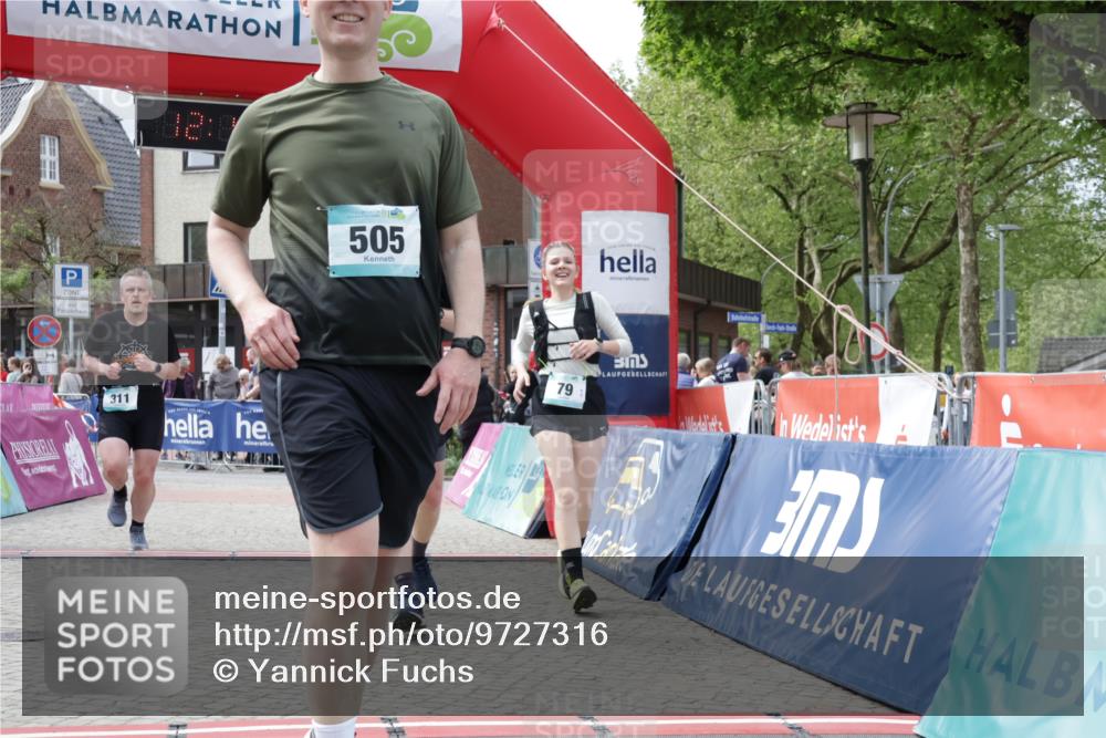 10.05.2026 - 8. Wedeler Halbmarathon Yannick Fuchs http://msf.ph/oto/9727316 10.05.2026 12:10:26 Ziel 79, 87, 183, 311, 505 meine-sportfotos.de