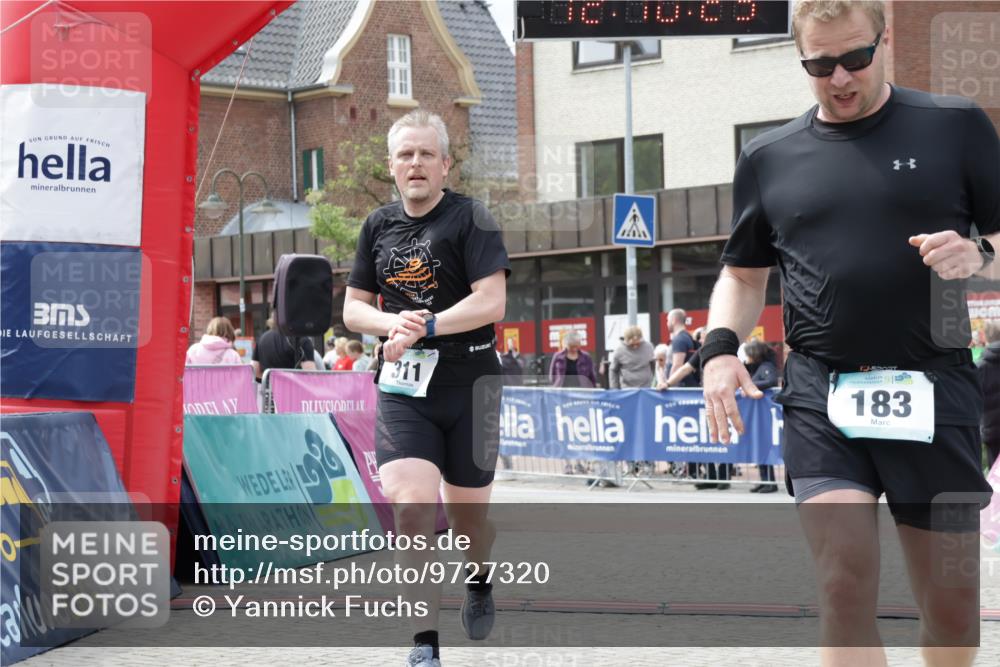 10.05.2026 - 8. Wedeler Halbmarathon Yannick Fuchs http://msf.ph/oto/9727320 10.05.2026 12:10:27 Ziel 79, 87, 183, 311, 505 meine-sportfotos.de