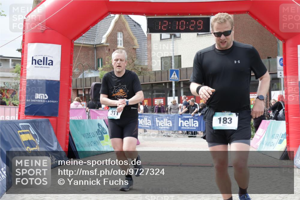 10.05.2026 - 8. Wedeler Halbmarathon Yannick Fuchs http://msf.ph/oto/9727324 10.05.2026 12:10:27 Ziel 79, 87, 183, 311, 505 meine-sportfotos.de