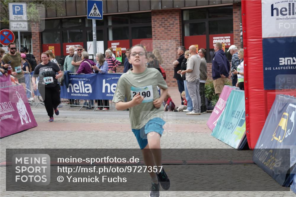 10.05.2026 - 8. Wedeler Halbmarathon Yannick Fuchs http://msf.ph/oto/9727357 10.05.2026 11:41:00 Ziel 679, 893, 968, 2190 meine-sportfotos.de