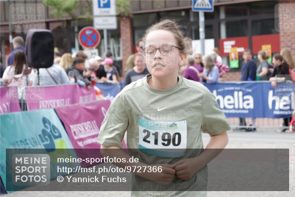 10.05.2026 - 8. Wedeler Halbmarathon Yannick Fuchs http://msf.ph/oto/9727366 10.05.2026 11:41:01 Ziel 679, 893, 968, 2190 meine-sportfotos.de