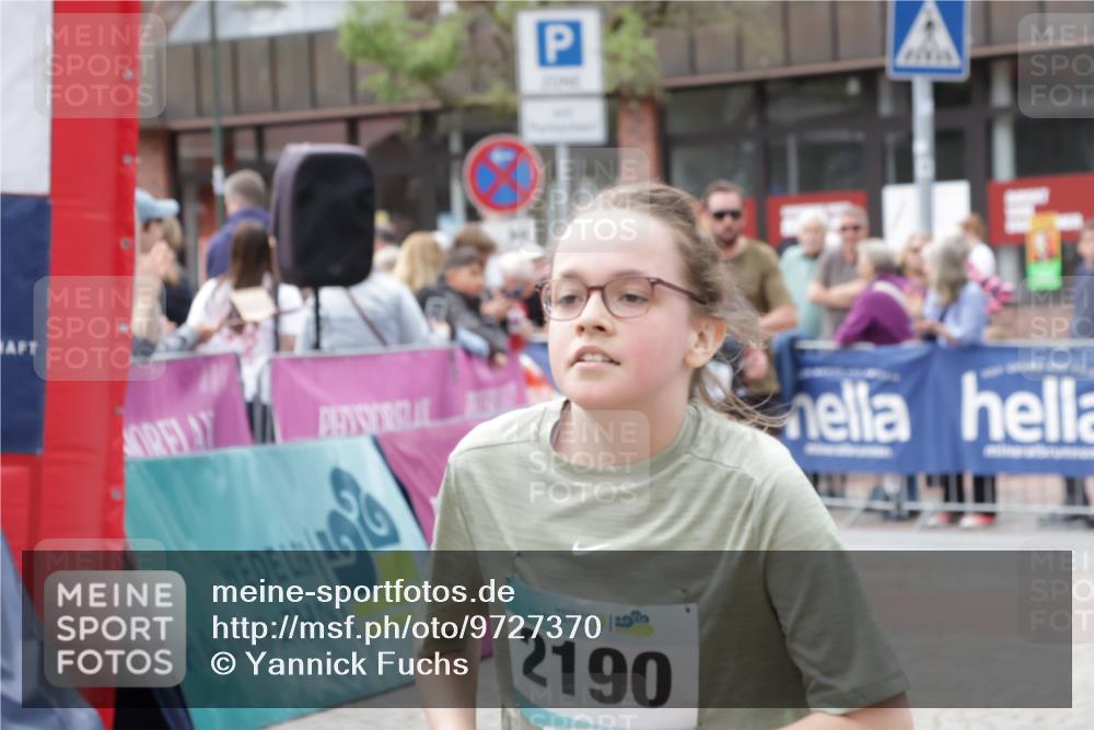 10.05.2026 - 8. Wedeler Halbmarathon Yannick Fuchs http://msf.ph/oto/9727370 10.05.2026 11:41:01 Ziel 679, 893, 968, 2190 meine-sportfotos.de
