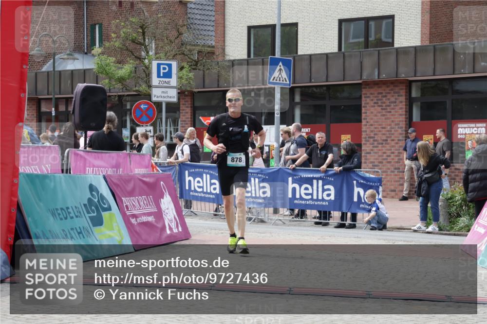 10.05.2026 - 8. Wedeler Halbmarathon Yannick Fuchs http://msf.ph/oto/9727436 10.05.2026 12:10:45 Ziel 516, 878 meine-sportfotos.de