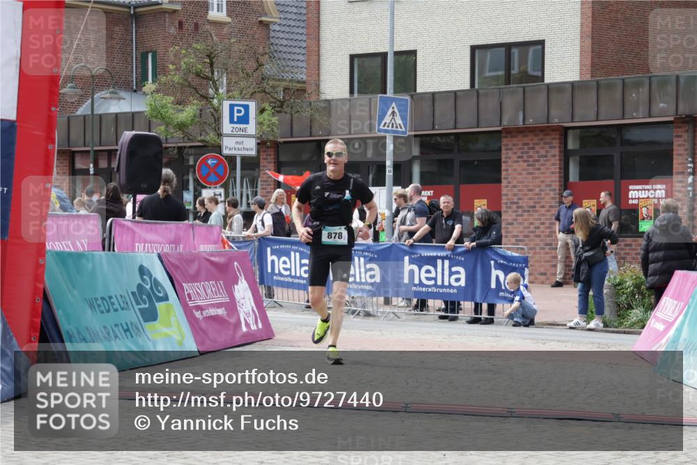 10.05.2026 - 8. Wedeler Halbmarathon Yannick Fuchs http://msf.ph/oto/9727440 10.05.2026 12:10:45 Ziel 516, 878 meine-sportfotos.de