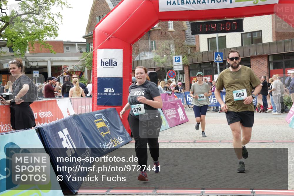 10.05.2026 - 8. Wedeler Halbmarathon Yannick Fuchs http://msf.ph/oto/9727441 10.05.2026 11:41:05 Ziel 540, 679, 893, 1048, 2190 meine-sportfotos.de