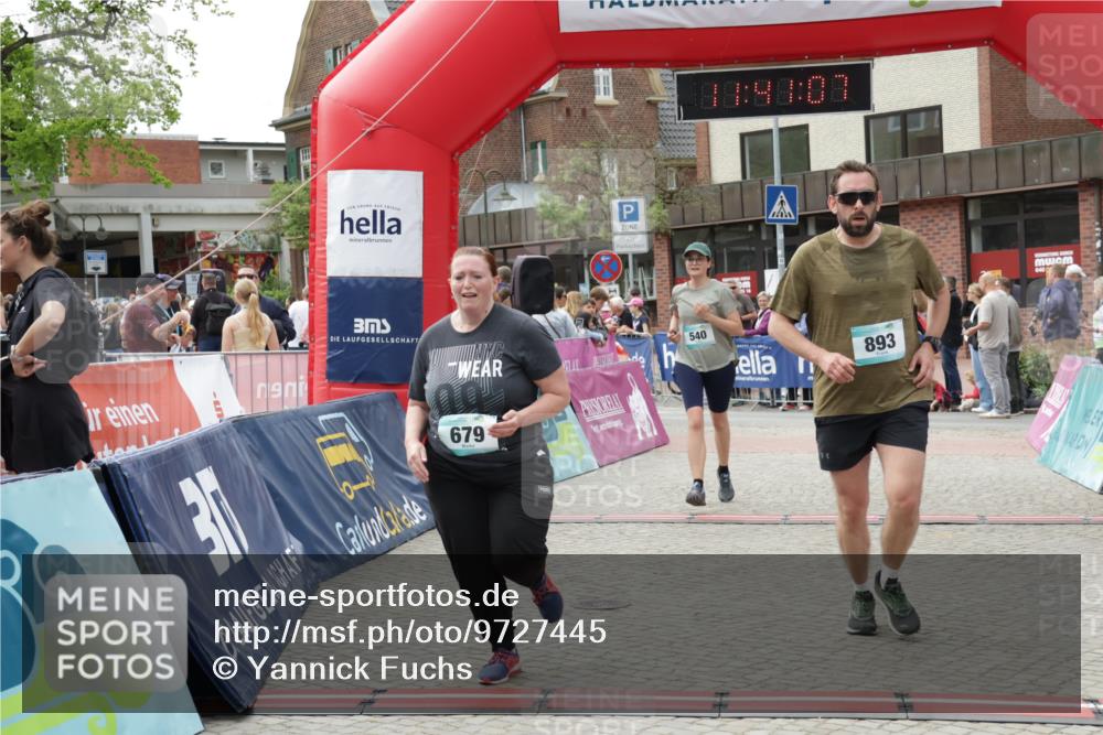 10.05.2026 - 8. Wedeler Halbmarathon Yannick Fuchs http://msf.ph/oto/9727445 10.05.2026 11:41:05 Ziel 540, 679, 893, 1048, 2190 meine-sportfotos.de
