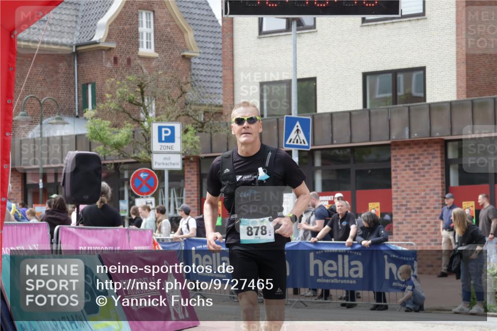 10.05.2026 - 8. Wedeler Halbmarathon Yannick Fuchs http://msf.ph/oto/9727465 10.05.2026 12:10:46 Ziel 878 meine-sportfotos.de