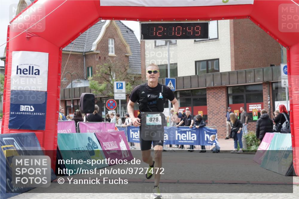 10.05.2026 - 8. Wedeler Halbmarathon Yannick Fuchs http://msf.ph/oto/9727472 10.05.2026 12:10:47 Ziel 878 meine-sportfotos.de