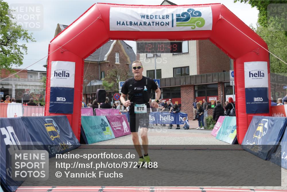 10.05.2026 - 8. Wedeler Halbmarathon Yannick Fuchs http://msf.ph/oto/9727488 10.05.2026 12:10:47 Ziel 878 meine-sportfotos.de