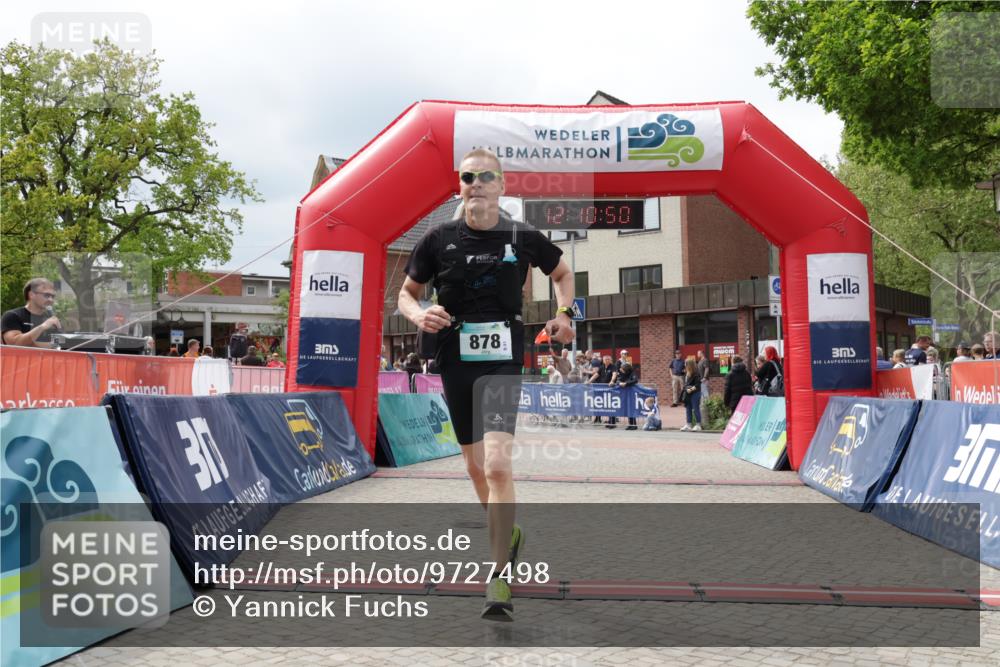 10.05.2026 - 8. Wedeler Halbmarathon Yannick Fuchs http://msf.ph/oto/9727498 10.05.2026 12:10:48 Ziel 553, 783, 878 meine-sportfotos.de