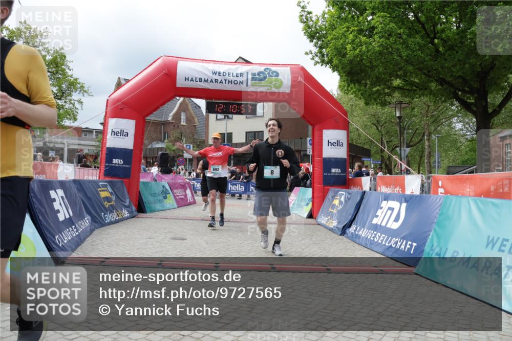 10.05.2026 - 8. Wedeler Halbmarathon Yannick Fuchs http://msf.ph/oto/9727565 10.05.2026 12:10:55 Ziel 8, 200, 553, 692, 783, 1026 meine-sportfotos.de