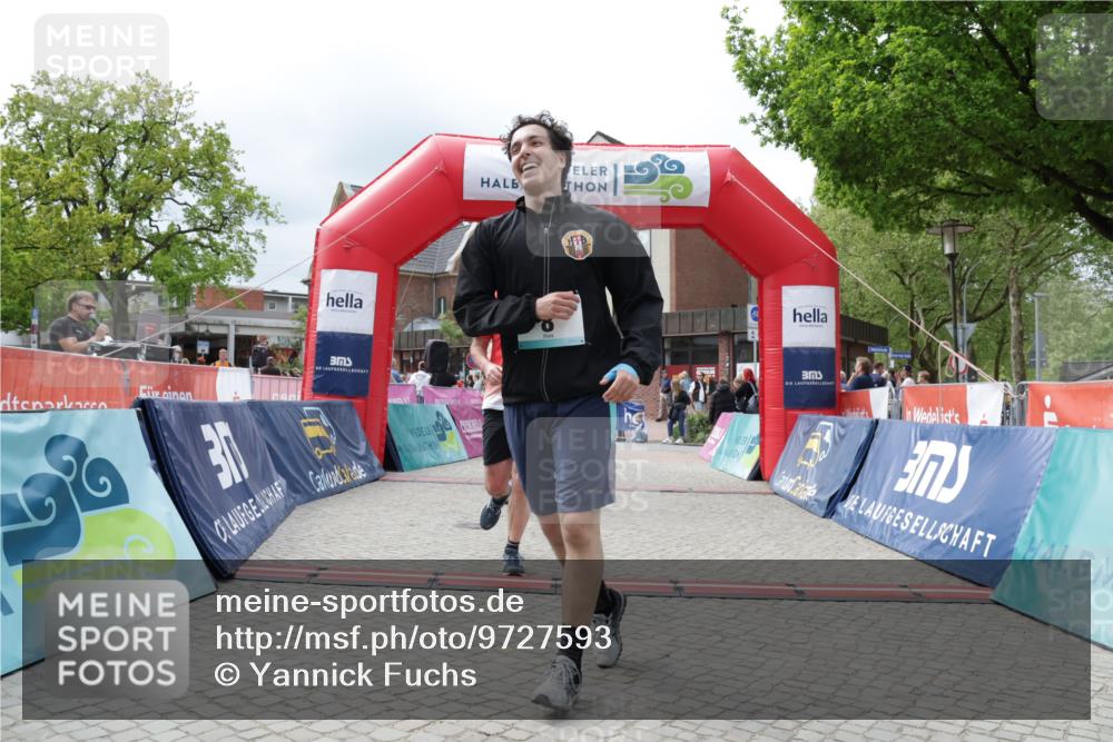 10.05.2026 - 8. Wedeler Halbmarathon Yannick Fuchs http://msf.ph/oto/9727593 10.05.2026 12:10:57 Ziel 8, 200, 553, 692, 783, 1026 meine-sportfotos.de