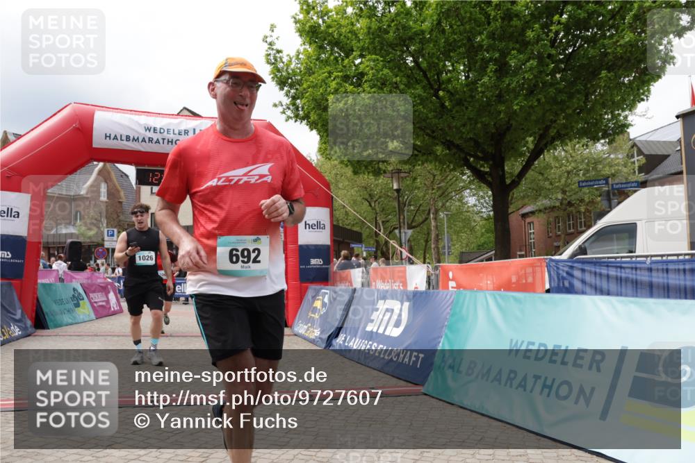 10.05.2026 - 8. Wedeler Halbmarathon Yannick Fuchs http://msf.ph/oto/9727607 10.05.2026 12:10:58 Ziel 8, 48, 200, 553, 692, 783, 1026 meine-sportfotos.de