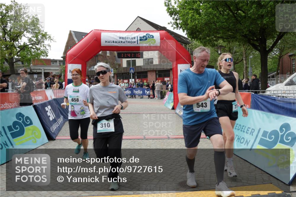 10.05.2026 - 8. Wedeler Halbmarathon Yannick Fuchs http://msf.ph/oto/9727615 10.05.2026 11:41:15 Ziel 153, 310, 543, 658, 770, 1048 meine-sportfotos.de