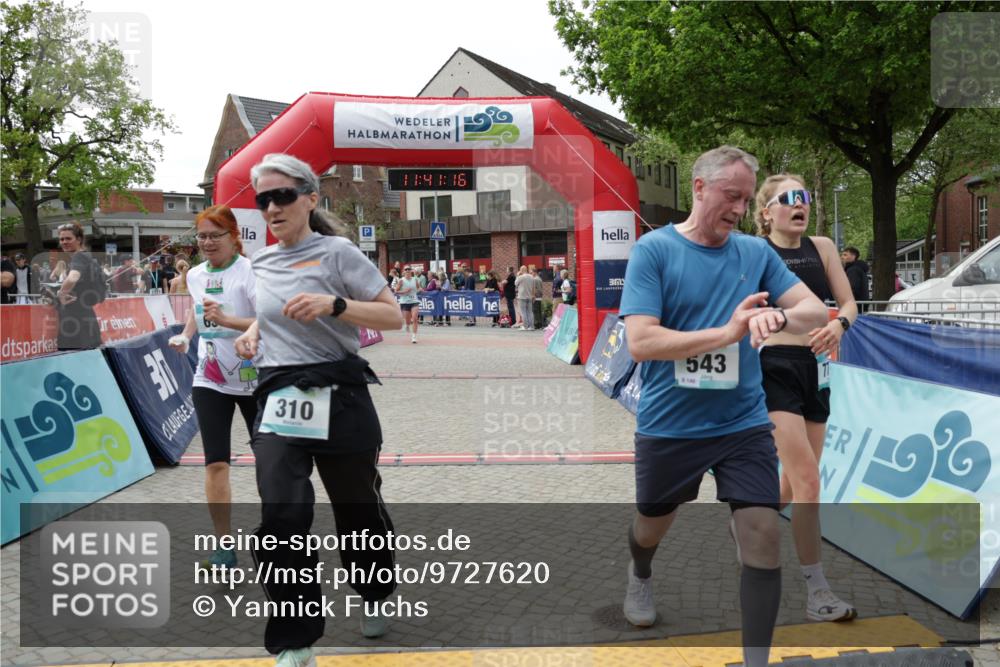 10.05.2026 - 8. Wedeler Halbmarathon Yannick Fuchs http://msf.ph/oto/9727620 10.05.2026 11:41:15 Ziel 153, 310, 543, 658, 770, 1048 meine-sportfotos.de