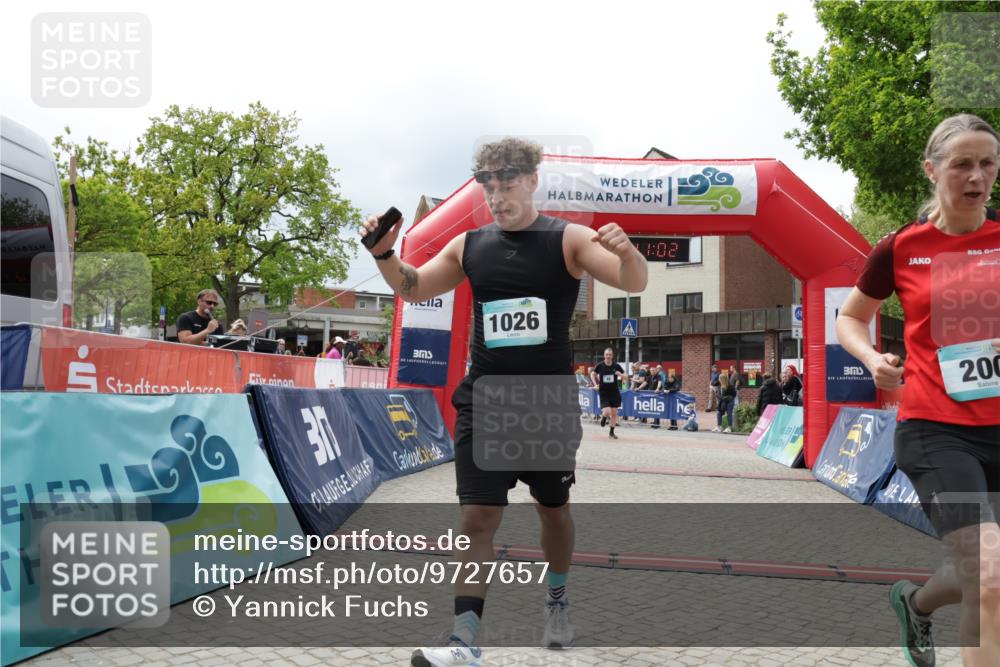 10.05.2026 - 8. Wedeler Halbmarathon Yannick Fuchs http://msf.ph/oto/9727657 10.05.2026 12:11:01 Ziel 48, 200, 692, 1026 meine-sportfotos.de