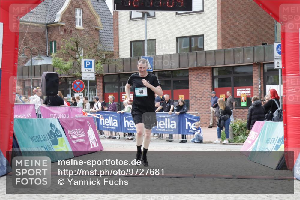 10.05.2026 - 8. Wedeler Halbmarathon Yannick Fuchs http://msf.ph/oto/9727681 10.05.2026 12:11:02 Ziel 48, 200, 1026 meine-sportfotos.de