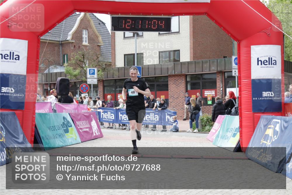 10.05.2026 - 8. Wedeler Halbmarathon Yannick Fuchs http://msf.ph/oto/9727688 10.05.2026 12:11:02 Ziel 48, 200, 1026 meine-sportfotos.de
