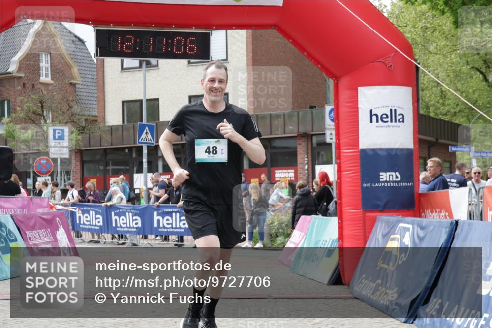10.05.2026 - 8. Wedeler Halbmarathon Yannick Fuchs http://msf.ph/oto/9727706 10.05.2026 12:11:04 Ziel 48, 200 meine-sportfotos.de