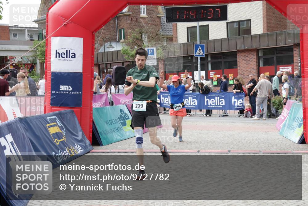 10.05.2026 - 8. Wedeler Halbmarathon Yannick Fuchs http://msf.ph/oto/9727782 10.05.2026 11:41:35 Ziel 239, 812, 2196 meine-sportfotos.de