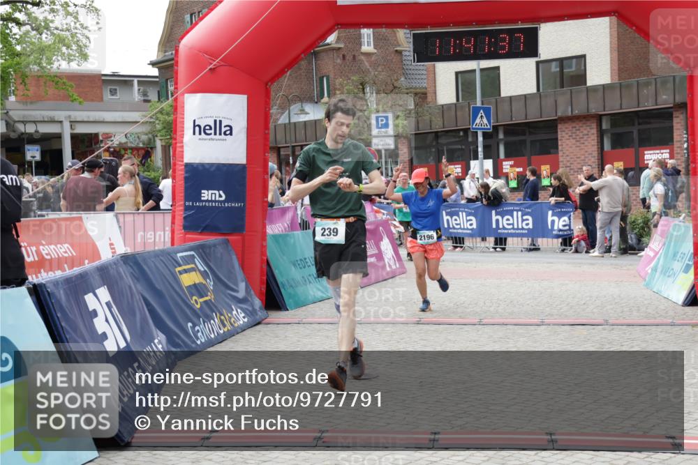 10.05.2026 - 8. Wedeler Halbmarathon Yannick Fuchs http://msf.ph/oto/9727791 10.05.2026 11:41:36 Ziel 239, 751, 812, 2196 meine-sportfotos.de