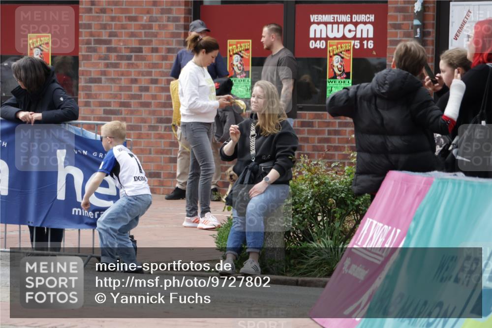 10.05.2026 - 8. Wedeler Halbmarathon Yannick Fuchs http://msf.ph/oto/9727802 10.05.2026 12:11:41 Ziel  meine-sportfotos.de