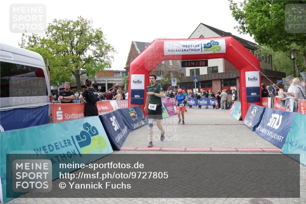 10.05.2026 - 8. Wedeler Halbmarathon Yannick Fuchs http://msf.ph/oto/9727805 10.05.2026 11:41:36 Ziel 239, 751, 812, 2196 meine-sportfotos.de