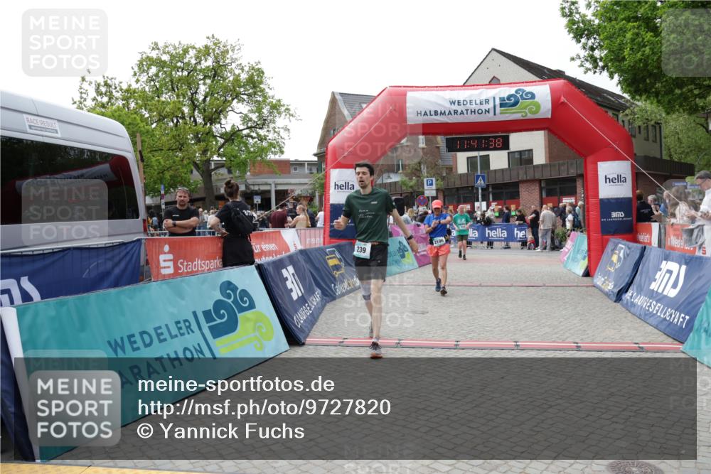 10.05.2026 - 8. Wedeler Halbmarathon Yannick Fuchs http://msf.ph/oto/9727820 10.05.2026 11:41:37 Ziel 239, 751, 812, 2196 meine-sportfotos.de