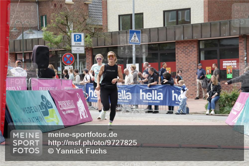 10.05.2026 - 8. Wedeler Halbmarathon Yannick Fuchs http://msf.ph/oto/9727825 10.05.2026 12:11:56 Ziel 377, 429 meine-sportfotos.de