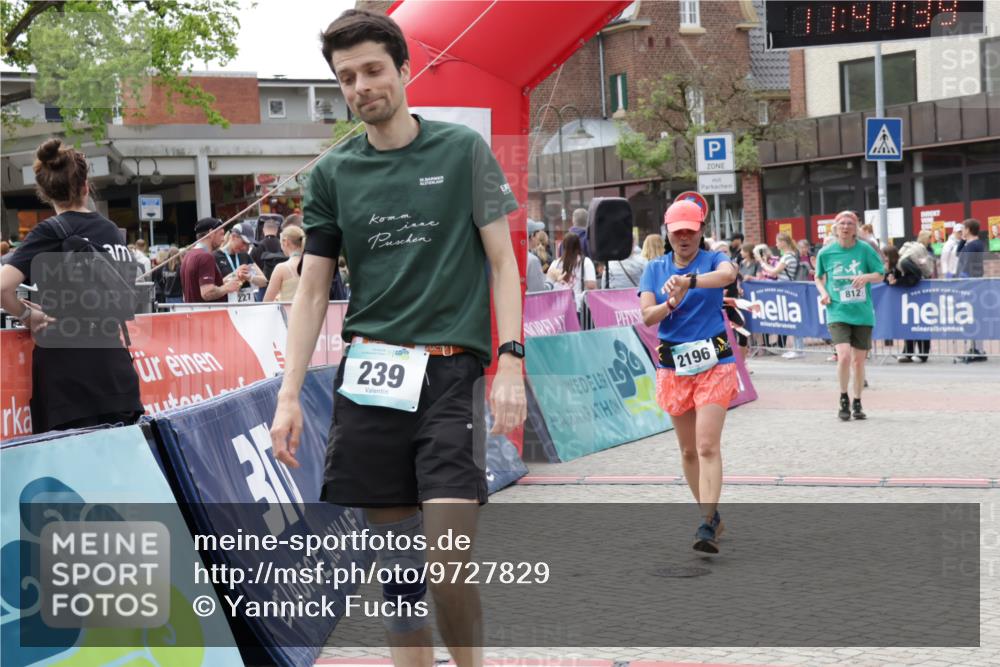 10.05.2026 - 8. Wedeler Halbmarathon Yannick Fuchs http://msf.ph/oto/9727829 10.05.2026 11:41:37 Ziel 239, 751, 812, 2196 meine-sportfotos.de