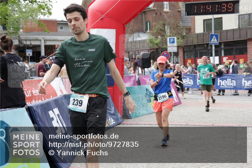10.05.2026 - 8. Wedeler Halbmarathon Yannick Fuchs http://msf.ph/oto/9727835 10.05.2026 11:41:37 Ziel 239, 751, 812, 2196 meine-sportfotos.de