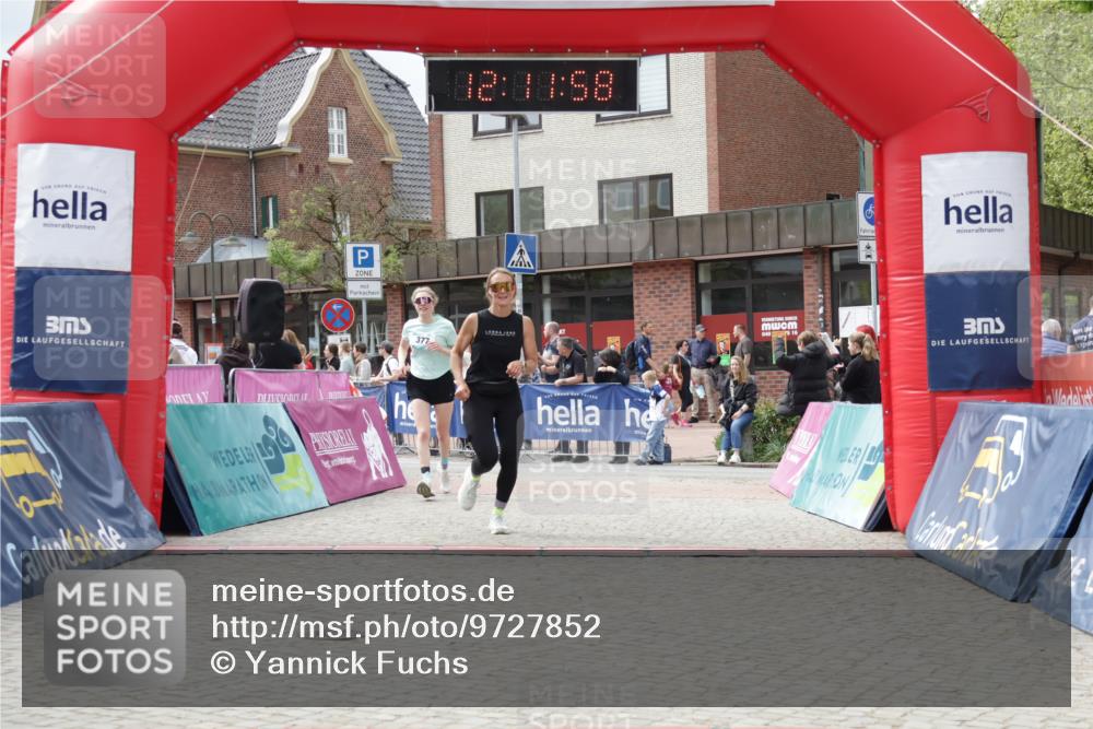 10.05.2026 - 8. Wedeler Halbmarathon Yannick Fuchs http://msf.ph/oto/9727852 10.05.2026 12:11:56 Ziel 377, 429 meine-sportfotos.de