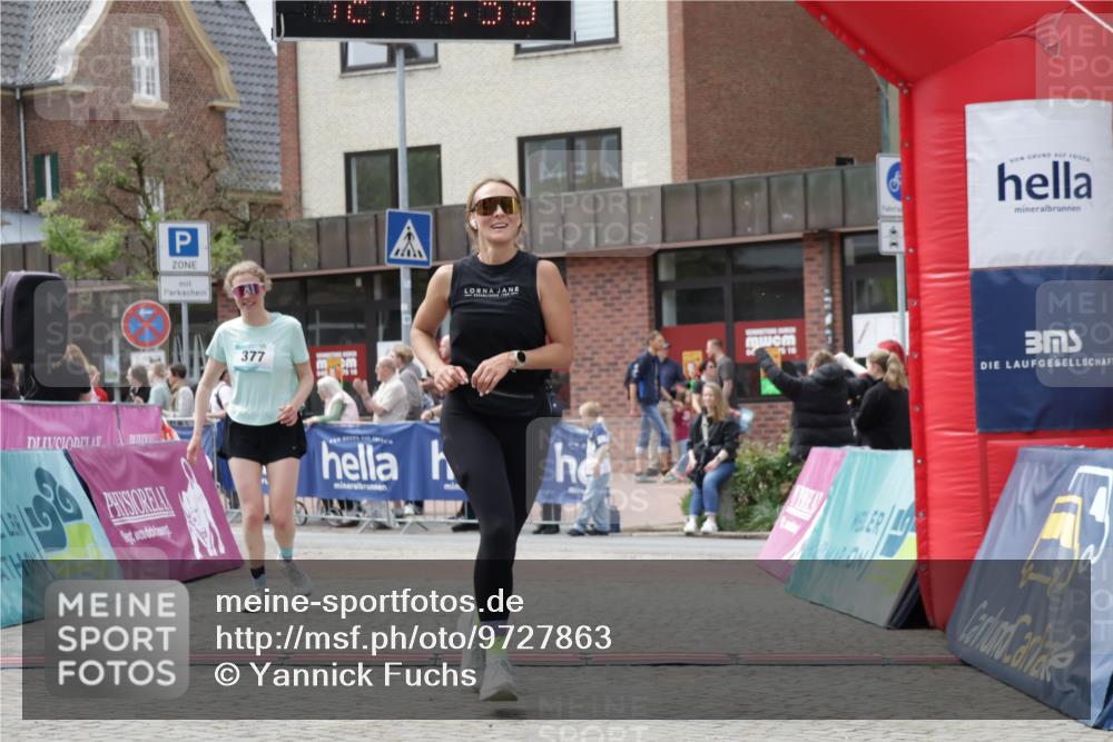 10.05.2026 - 8. Wedeler Halbmarathon Yannick Fuchs http://msf.ph/oto/9727863 10.05.2026 12:11:57 Ziel 377, 429 meine-sportfotos.de