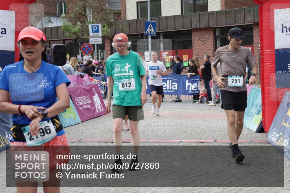 10.05.2026 - 8. Wedeler Halbmarathon Yannick Fuchs http://msf.ph/oto/9727869 10.05.2026 11:41:40 Ziel 239, 248, 453, 751, 812, 2196, 2238 meine-sportfotos.de