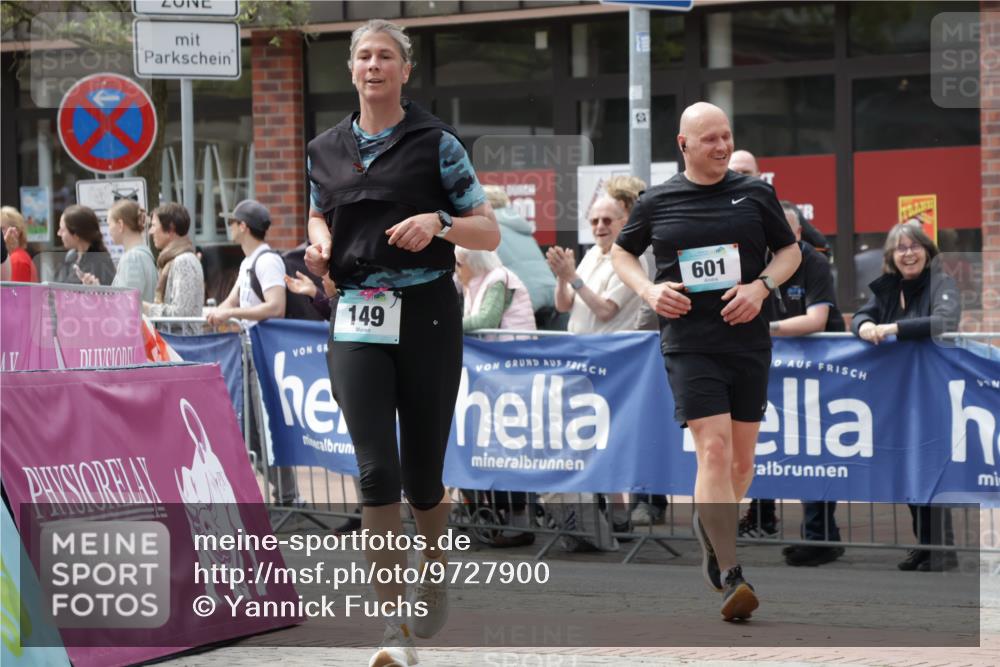 10.05.2026 - 8. Wedeler Halbmarathon Yannick Fuchs http://msf.ph/oto/9727900 10.05.2026 12:12:02 Ziel 149, 377, 429, 601 meine-sportfotos.de