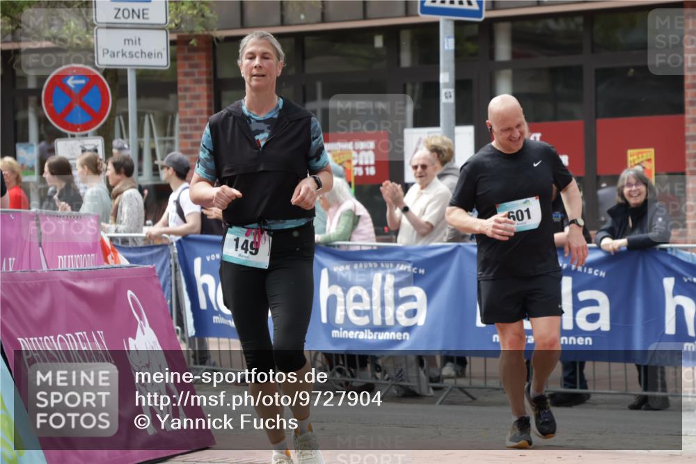 10.05.2026 - 8. Wedeler Halbmarathon Yannick Fuchs http://msf.ph/oto/9727904 10.05.2026 12:12:02 Ziel 149, 377, 429, 601 meine-sportfotos.de