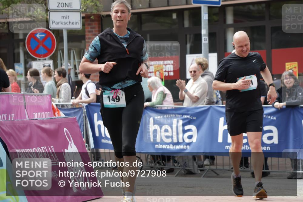 10.05.2026 - 8. Wedeler Halbmarathon Yannick Fuchs http://msf.ph/oto/9727908 10.05.2026 12:12:02 Ziel 149, 377, 429, 601 meine-sportfotos.de