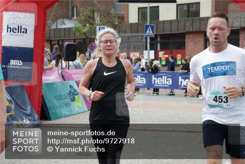 10.05.2026 - 8. Wedeler Halbmarathon Yannick Fuchs http://msf.ph/oto/9727918 10.05.2026 11:41:44 Ziel 248, 453, 751, 812, 923, 924, 2238 meine-sportfotos.de