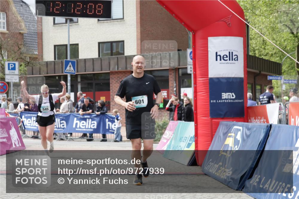 10.05.2026 - 8. Wedeler Halbmarathon Yannick Fuchs http://msf.ph/oto/9727939 10.05.2026 12:12:06 Ziel 149, 545, 601 meine-sportfotos.de