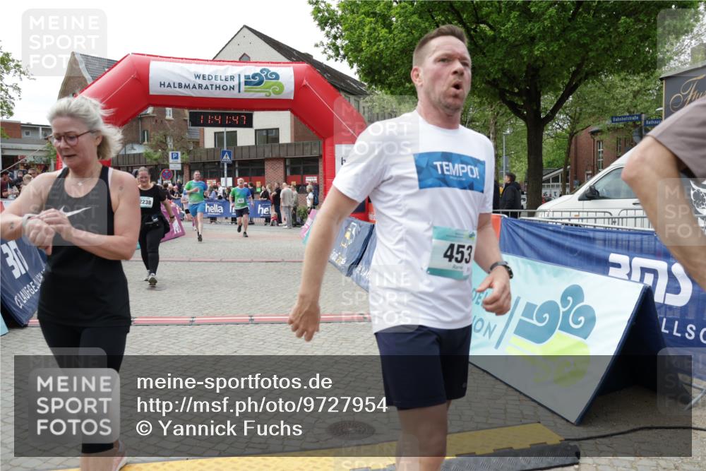 10.05.2026 - 8. Wedeler Halbmarathon Yannick Fuchs http://msf.ph/oto/9727954 10.05.2026 11:41:46 Ziel 108, 223, 248, 453, 751, 923, 924, 2238 meine-sportfotos.de
