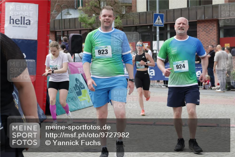 10.05.2026 - 8. Wedeler Halbmarathon Yannick Fuchs http://msf.ph/oto/9727982 10.05.2026 11:41:49 Ziel 108, 223, 923, 924, 2238 meine-sportfotos.de