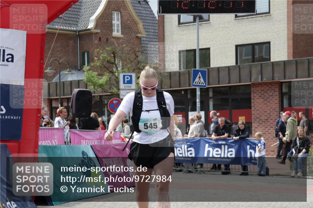 10.05.2026 - 8. Wedeler Halbmarathon Yannick Fuchs http://msf.ph/oto/9727984 10.05.2026 12:12:09 Ziel 149, 545, 601 meine-sportfotos.de