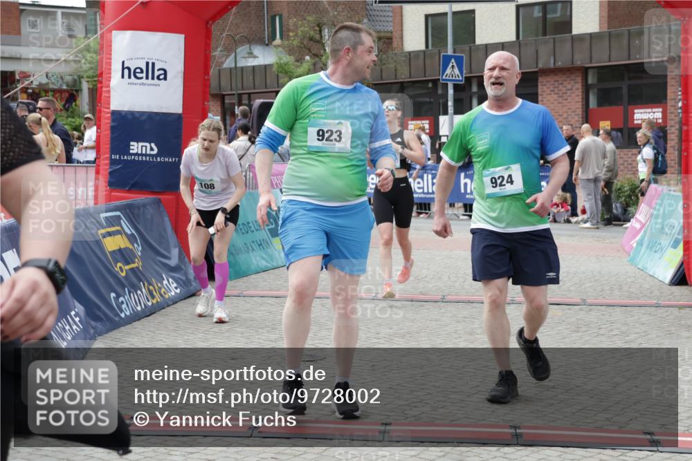 10.05.2026 - 8. Wedeler Halbmarathon Yannick Fuchs http://msf.ph/oto/9728002 10.05.2026 11:41:50 Ziel 108, 223, 923, 924, 2238 meine-sportfotos.de