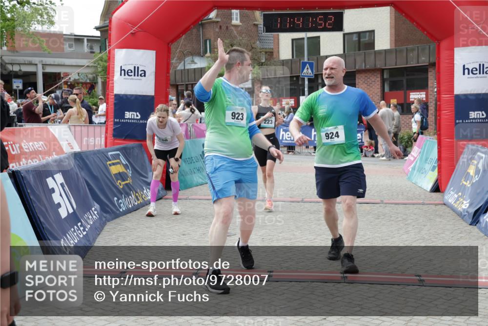 10.05.2026 - 8. Wedeler Halbmarathon Yannick Fuchs http://msf.ph/oto/9728007 10.05.2026 11:41:50 Ziel 108, 223, 923, 924, 2238 meine-sportfotos.de