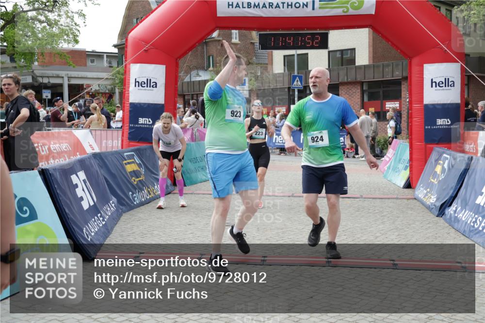10.05.2026 - 8. Wedeler Halbmarathon Yannick Fuchs http://msf.ph/oto/9728012 10.05.2026 11:41:50 Ziel 108, 223, 923, 924, 2238 meine-sportfotos.de