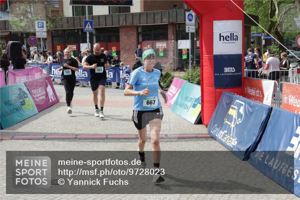 10.05.2026 - 8. Wedeler Halbmarathon Yannick Fuchs http://msf.ph/oto/9728023 10.05.2026 12:12:19 Ziel 322, 323, 667 meine-sportfotos.de